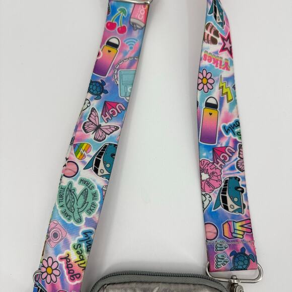 Top Trenz Silver Puffer Crossbody Cell Phone Bag with Graphic Print Strap - Picture 5 of 7